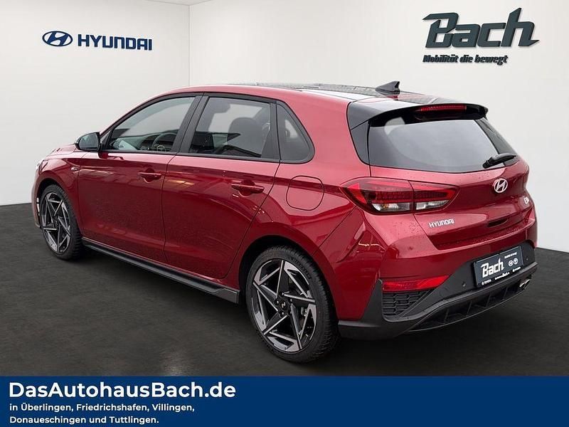 Neu Hyundai i30 N Line 140 PS (102 kW) 2025 Rot Limousine