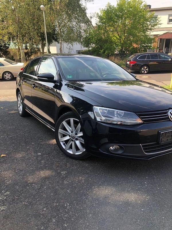 Schwarz Gebraucht 2012 VW Jetta Comfortline Limousine | 4.890 € (Guter Preis) - Bild 1/4