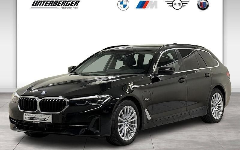Schwarz ii Gebraucht 2022 BMW 530e Sport Line Kombi | 29.890 € (Superpreis) - Bild 1/4