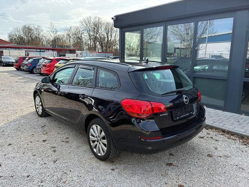 Gebraucht Opel Astra Edition 116 PS (85 kW) 2011 Schwarz Kombi