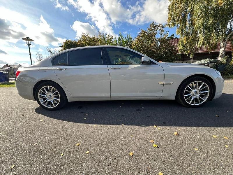 Gebraucht BMW 750L 408 PS (300 kW) 2009 Grau Limousine