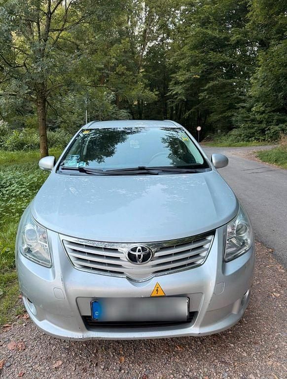 Silber Gebraucht 2009 Toyota Avensis Sol Kombi | 2.500 € (Etwas zu teuer) - Bild 1/4