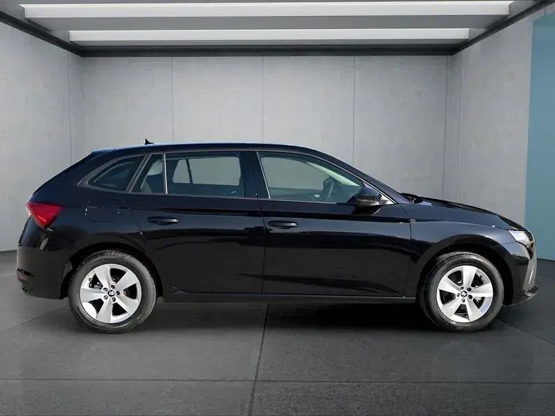 Neu Skoda Scala 116 PS (85 kW) 2026 Schwarz Kleinwagen