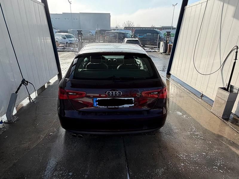 Gebraucht Audi A3 Comfort 122 PS (89 kW) 2012 Rot Kleinwagen