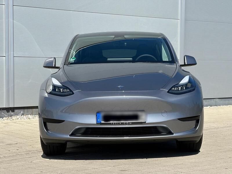 Silber Gebraucht 2024 Tesla Model Y Long Range SUV | 37.900 € - Bild 1/4