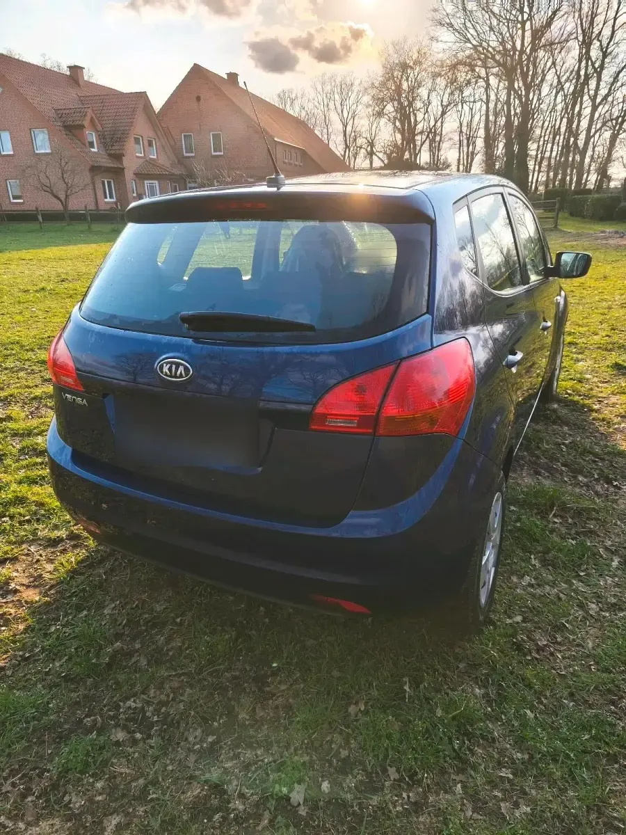 Gebraucht Kia Venga 90 PS (66 kW) 2010 Blau Kleinwagen