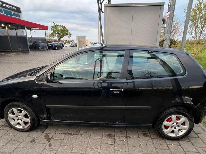 Second-hand VW Polo Basis 64 CP (47 kW) 2003 Roșu Berlinǎ