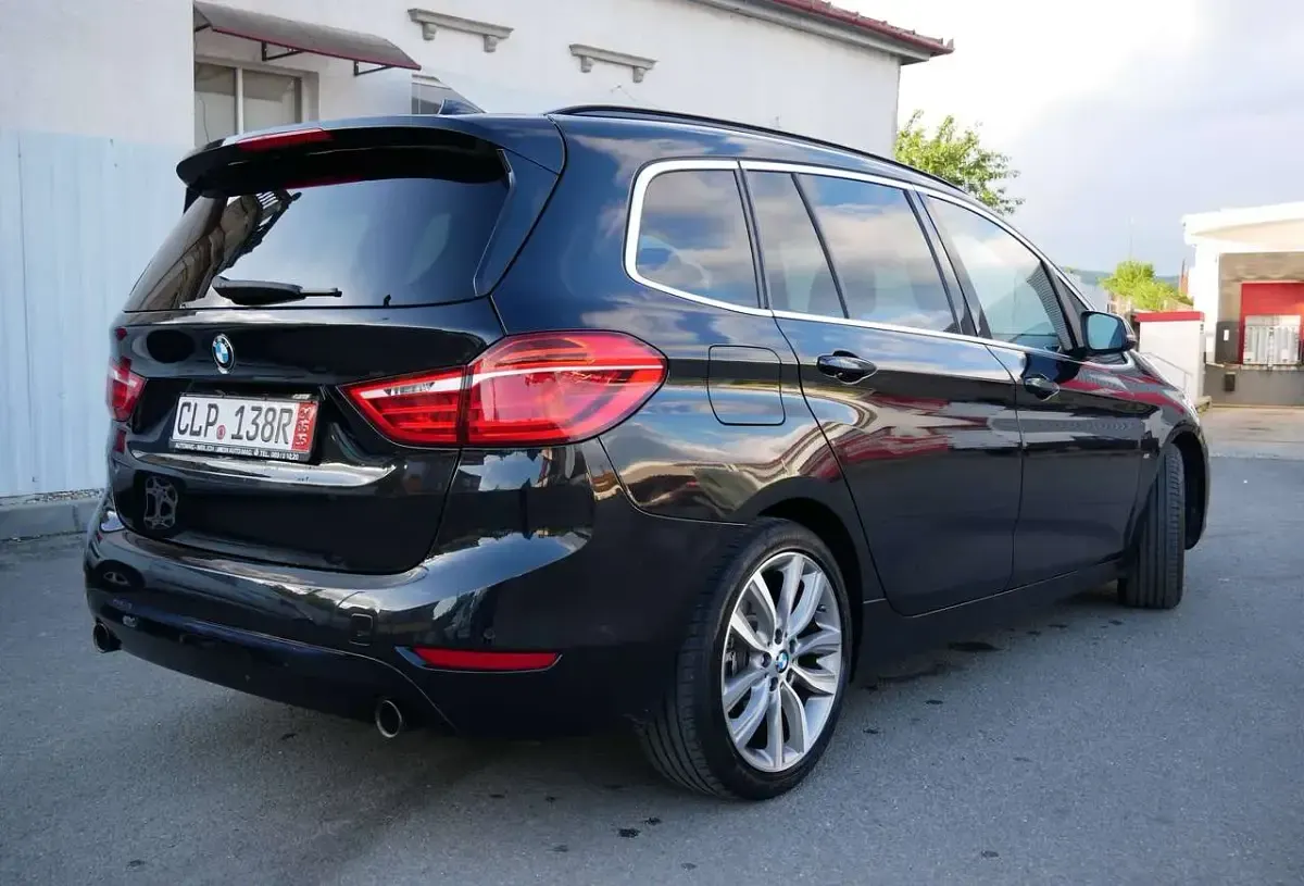 Gebraucht BMW 220 Gran Tourer Sport Line 190 PS (139 kW) 2016 Schwarz Van / Kleinbus