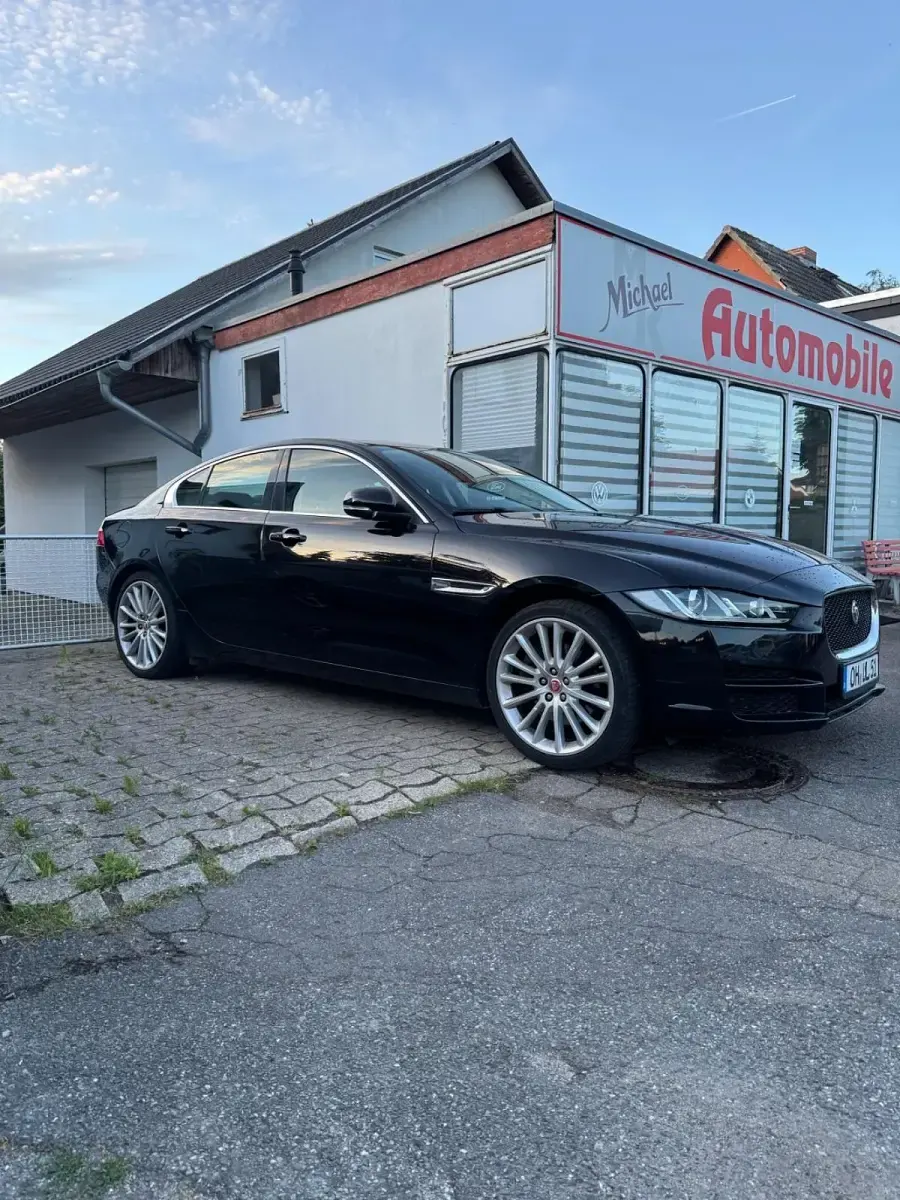 Gebraucht Jaguar XE 180 PS (132 kW) 2016 Schwarz Limousine