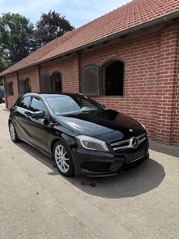 Schwarz Gebraucht 2013 Mercedes A180 AMG line Limousine | 11.450 € (Fairer Preis) - Bild 1/4