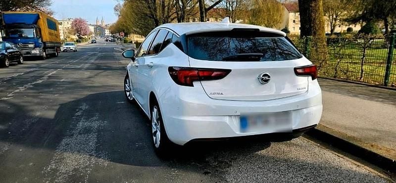 Gebraucht Opel Astra Innovation 125 PS (91 kW) 2017 Weiß Kleinwagen