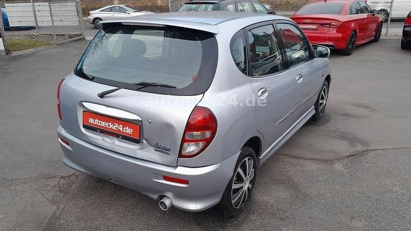 Gebraucht Daihatsu Sirion 102 PS (75 kW) 2003 Silber Kleinwagen