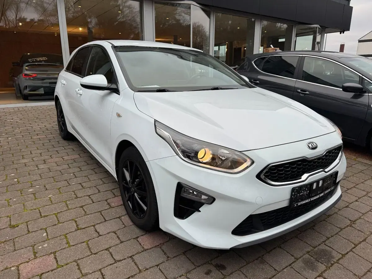Gebraucht Kia Ceed 140 PS (102 kW) 2018 Weiß Kleinwagen
