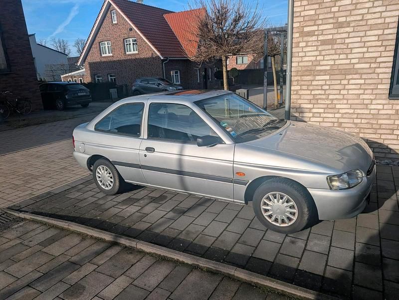 Gebraucht Ford Escort 90 PS (66 kW) 1995 Kleinwagen