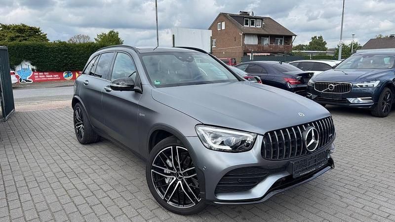 Grau Gebraucht 2021 Mercedes GLC43 AMG AMG SUV | 52.900 € (Fairer Preis) - Bild 1/4