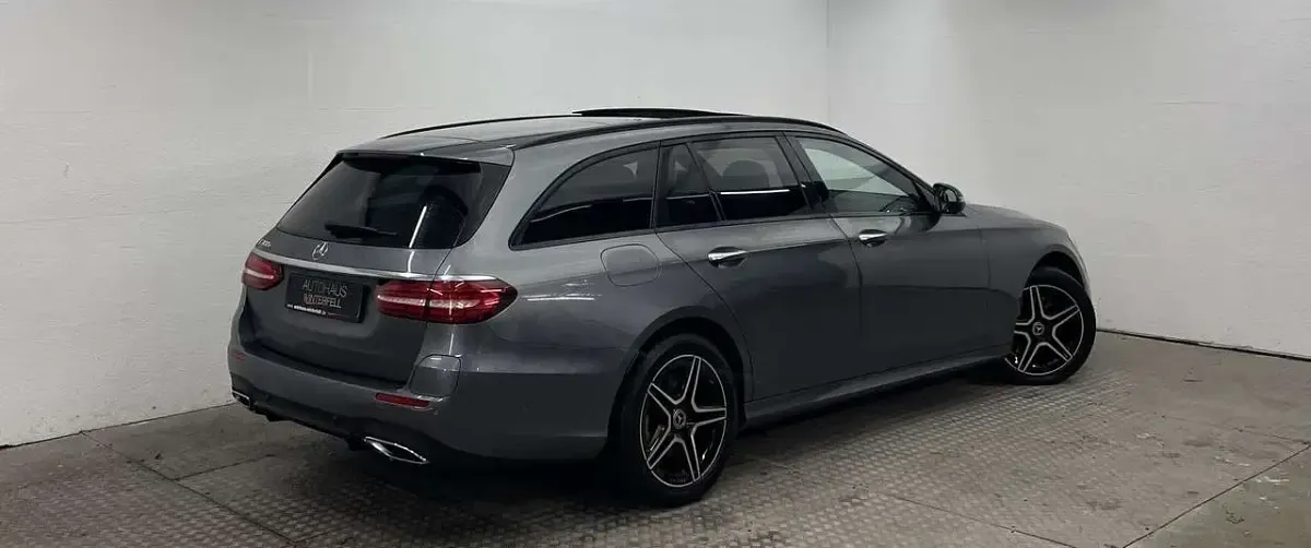 Gebraucht Mercedes E300 AMG 320 PS (235 kW) 2022 Selenitgrau Kombi