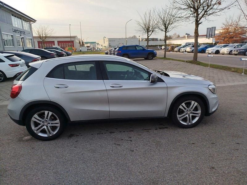 Gebraucht Mercedes GLA220 Style 177 PS (130 kW) 2016 Grau SUV