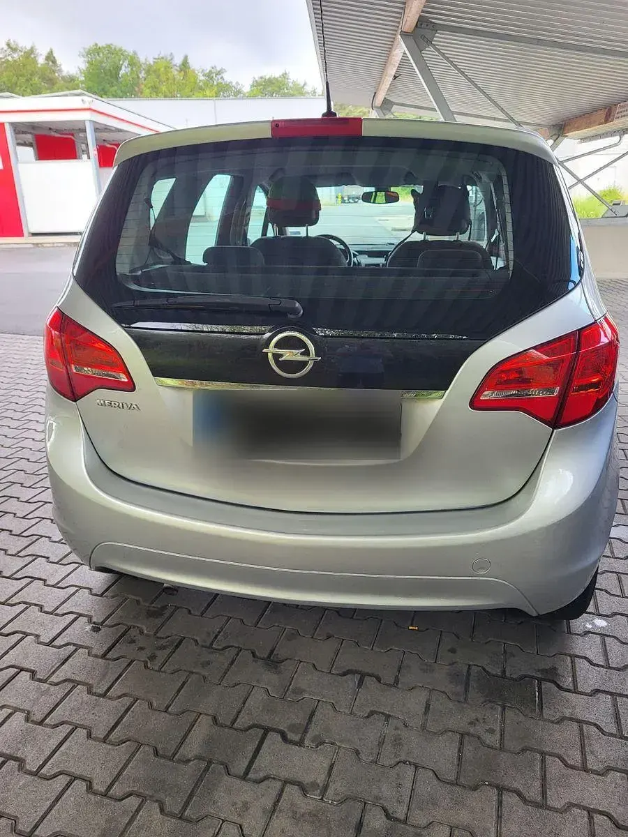 Gebraucht Opel Meriva 101 PS (74 kW) 2012 Silber Van / Kleinbus