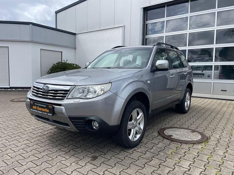 Silber Gebraucht 2011 Subaru Forester Comfort SUV | 6.990 € (Superpreis) - Bild 1/4