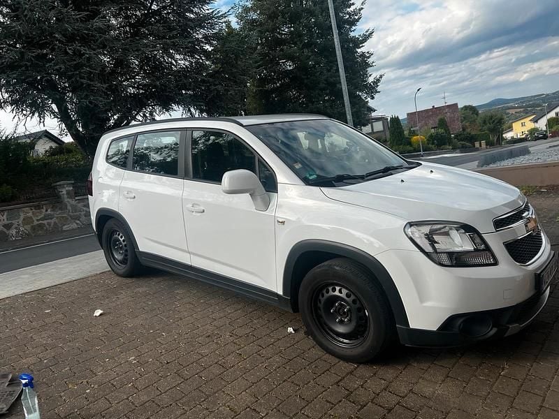 Weiß Gebraucht 2010 Chevrolet Orlando Limousine | 8.450 € - Bild 1/4