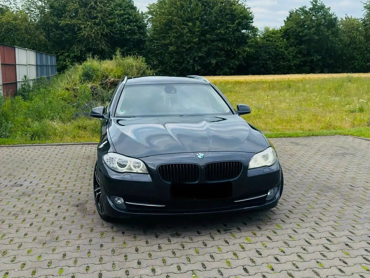 Gebraucht BMW 530 245 PS (180 kW) 2011 Grau Kombi