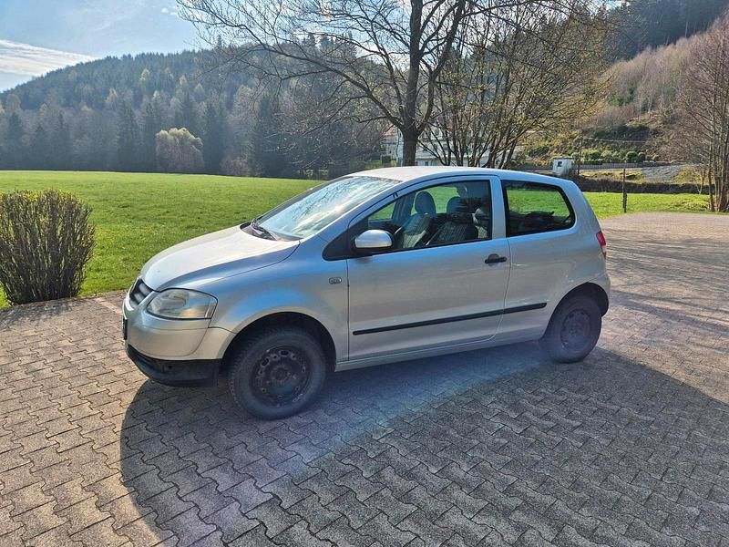Second-hand VW Fox 54 CP (39 kW) 2005 Argintiu Hatchback