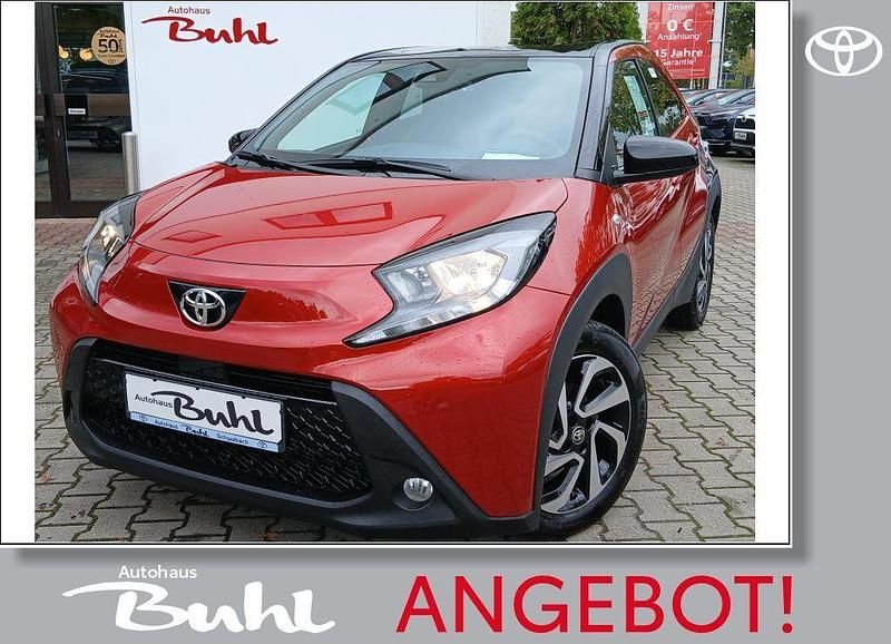 Rot Gebraucht 2024 Toyota Aygo Team Kleinwagen | 19.848 € - Bild 1/4