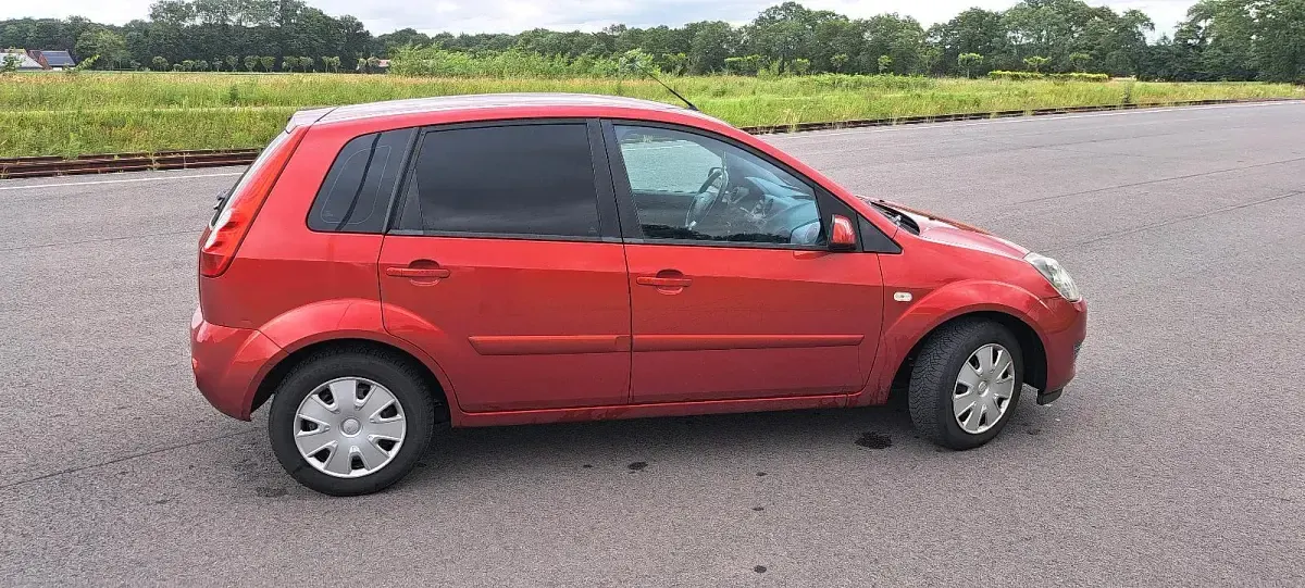 Gebraucht Ford Fiesta 60 PS (44 kW) 2008 Rot Kleinwagen