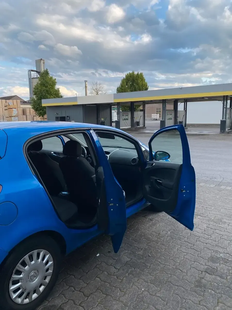 Używany Opel Corsa 60 KM (44 kW) 2009 Niebieski Hatchback