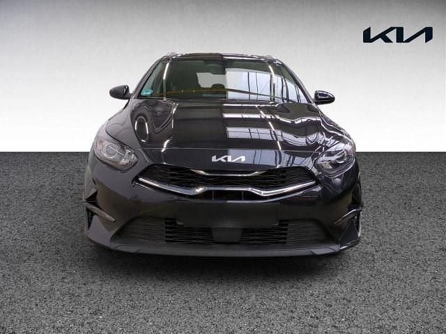 Usado Kia Ceed Comfort 140 HP (102 kW) 2025 Preto Citadino