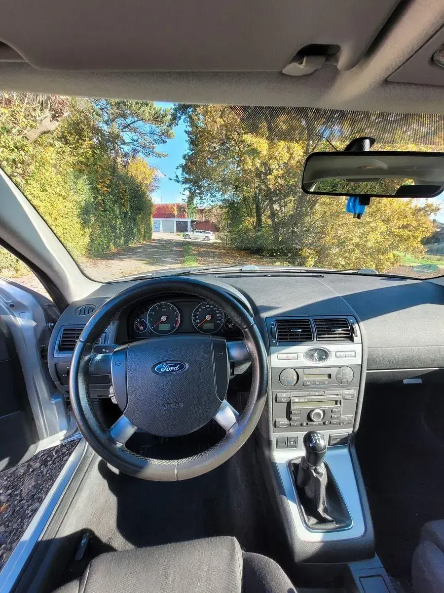 Używany Ford Mondeo 125 KM (91 kW) 2006 Srebrny Kombi