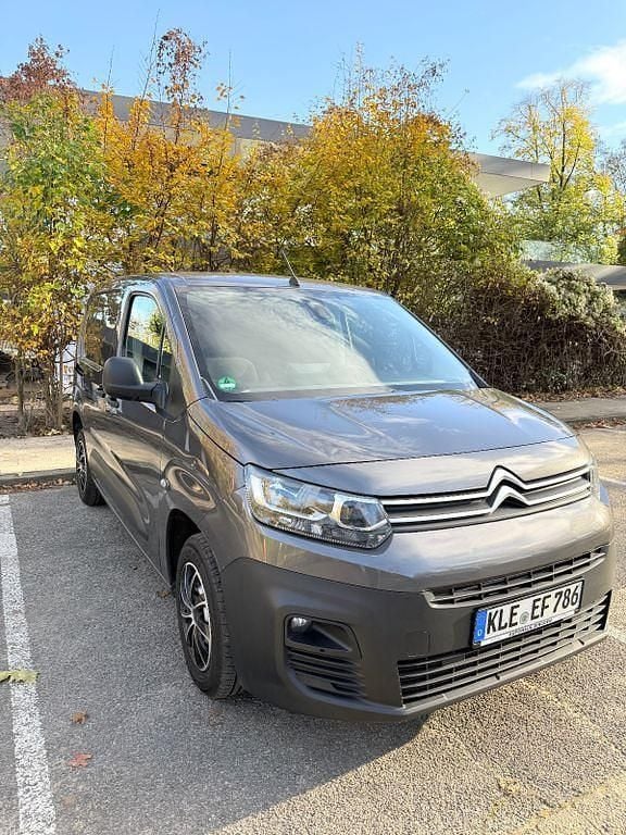 Grau Gebraucht 2020 Citroën Berlingo Live Van / Kleinbus | 10.999 € (Guter Preis) - Bild 1/4