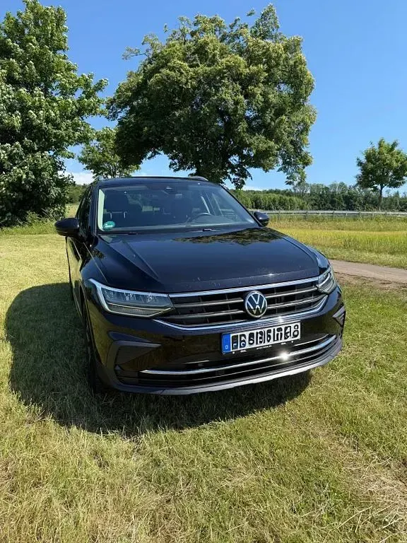 Gebraucht VW Tiguan Active 150 PS (110 kW) 2021 Schwarz SUV