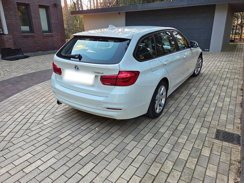 Gebraucht BMW 318 150 PS (110 kW) 2015 Weiß Kombi
