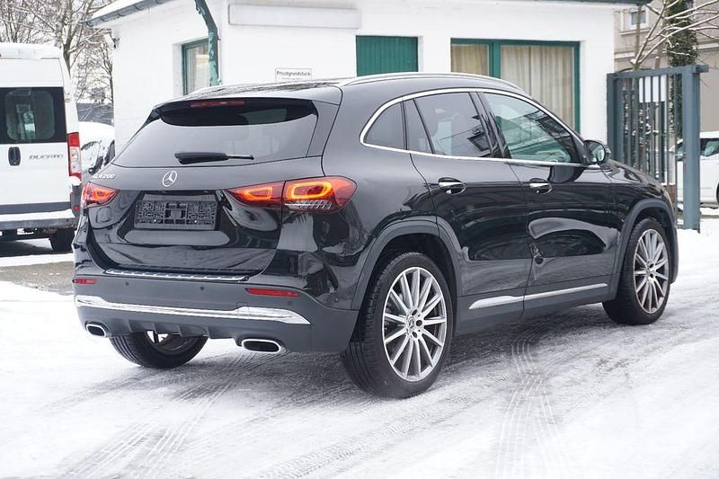 Gebraucht Mercedes GLA200 AMG line 163 PS (119 kW) 2022 Schwarz SUV