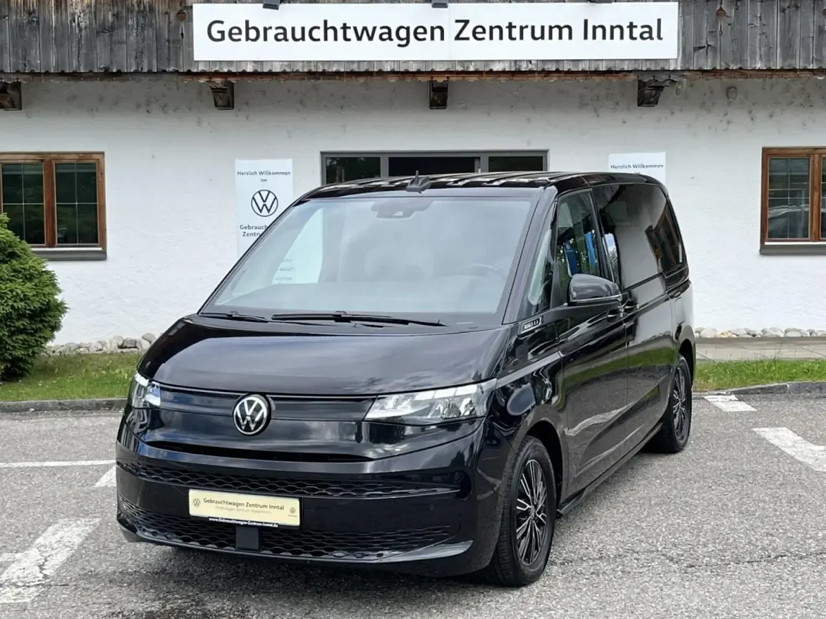 Gebraucht VW Multivan Basis 150 PS (110 kW) 2024 Schwarz Van / Kleinbus