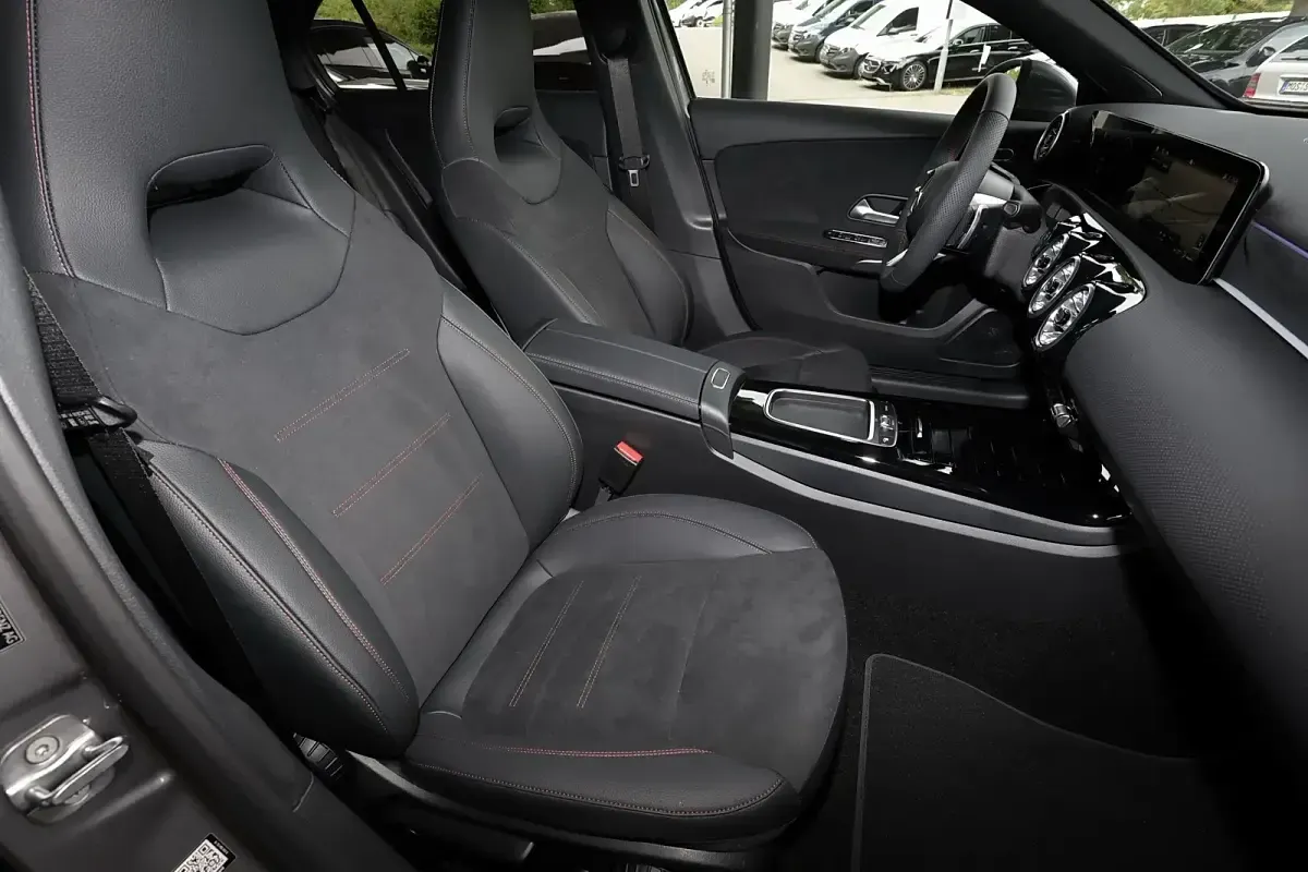Gebraucht Mercedes A220 AMG 190 PS (139 kW) 2026 Mountain grau metallic Limousine