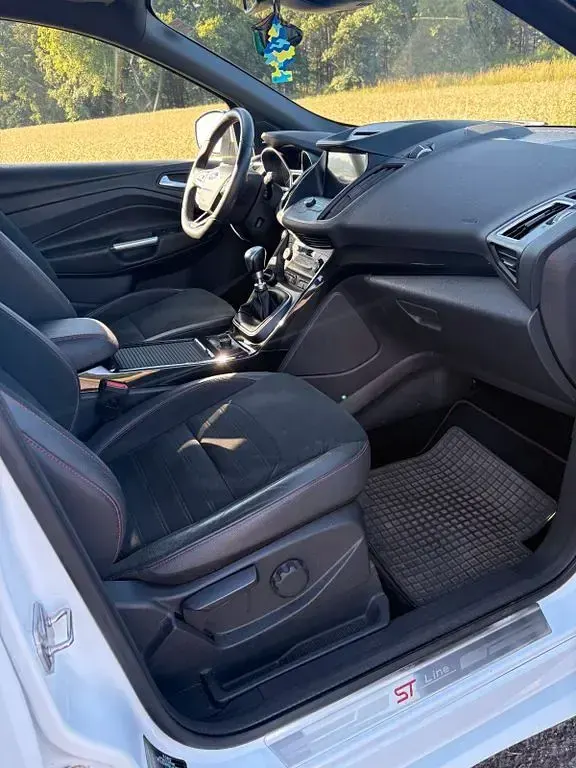 Gebraucht Ford Kuga ST-Line 150 PS (110 kW) 2019 Weiß SUV