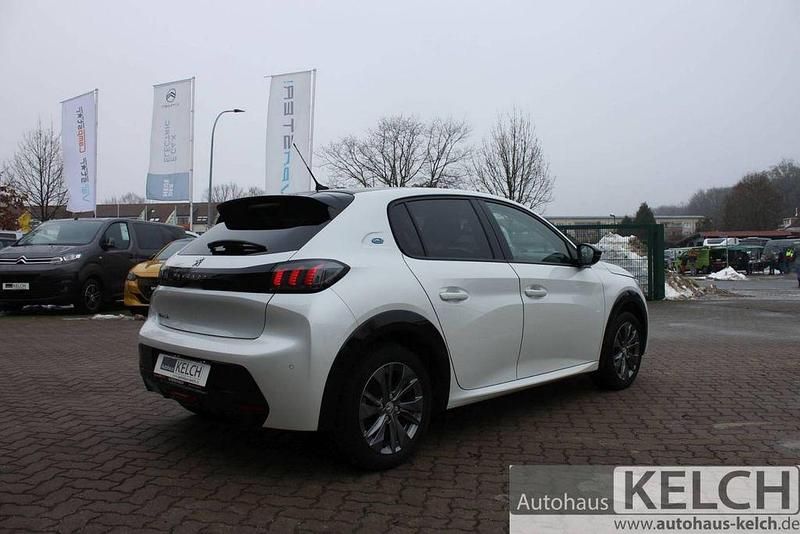 Gebraucht Peugeot e-208 Allure 100 kW (136 PS) 2022 Weiß Kleinwagen
