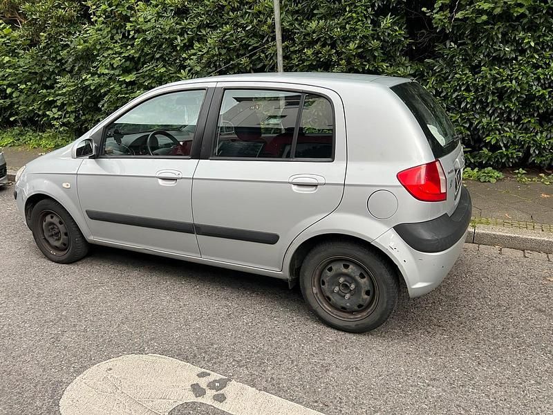 Grau Gebraucht 2006 Hyundai Getz Kleinwagen | 2.000 € - Bild 1/4
