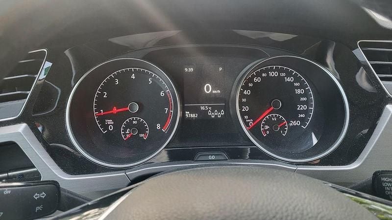 Braun Gebraucht 2016 VW Touran Comfortline Van / Kleinbus | 14.500 € (Superpreis) - Bild 1/4