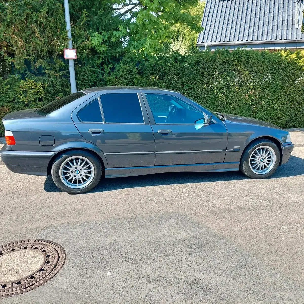 Gebraucht BMW 320 150 PS (110 kW) 1997 Grau Limousine