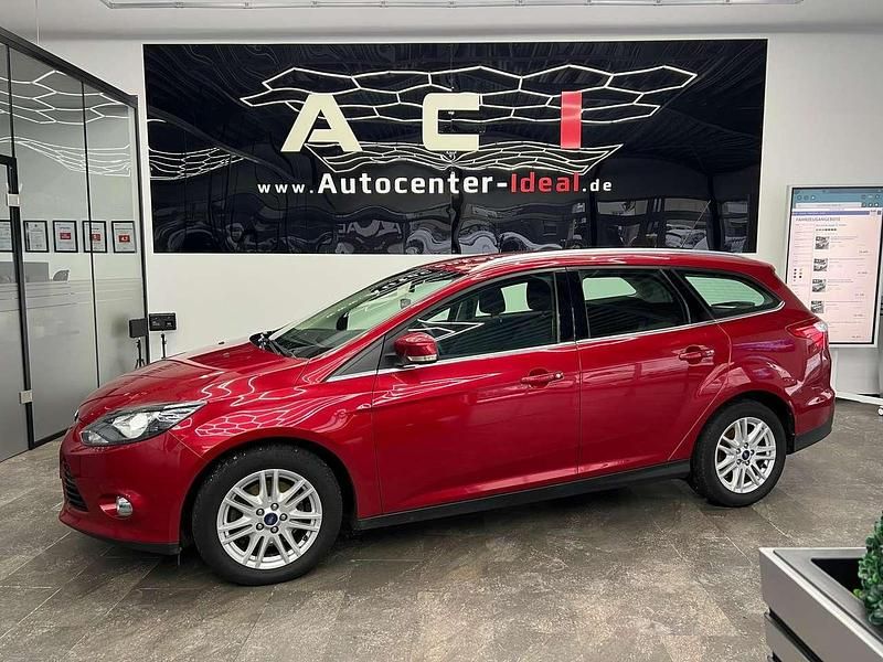 Gebraucht Ford Focus Titanium 182 PS (133 kW) 2013 Rot Kombi