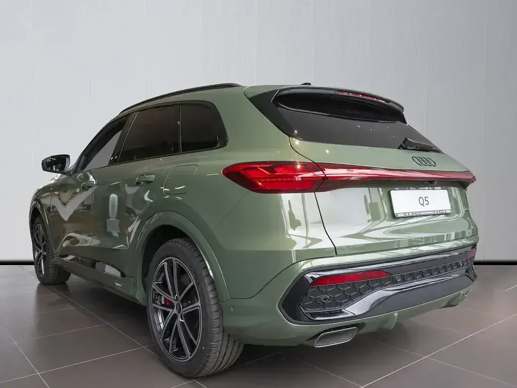 Neu Audi Q5 Ambiente 270 PS (198 kW) 2026 Grün SUV