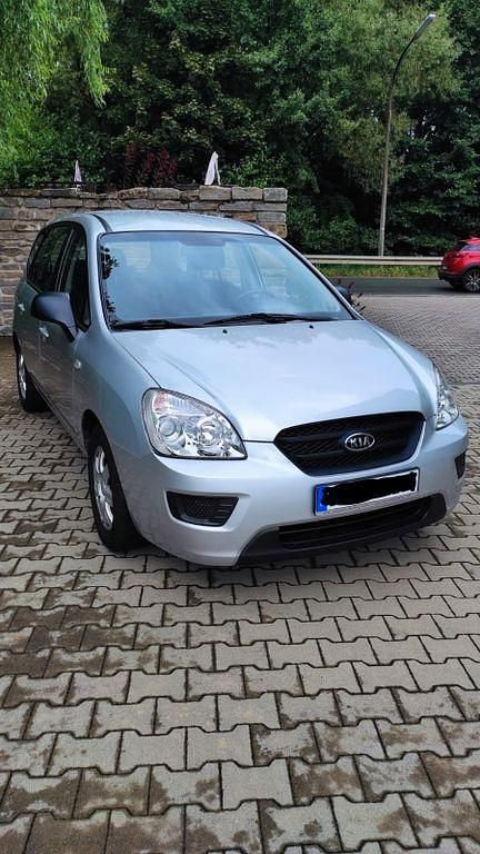 Silber Gebraucht 2009 Kia Carens LX Van / Kleinbus | 3.500 € (Fairer Preis) - Bild 1/4