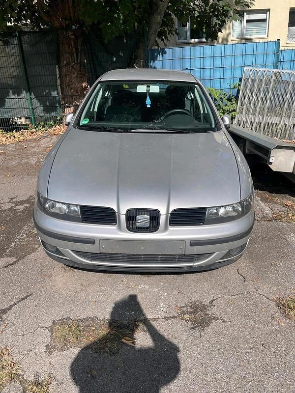 Silber Gebraucht 1999 Seat Leon Limousine | 1.699 € (Fairer Preis) - Bild 1/4