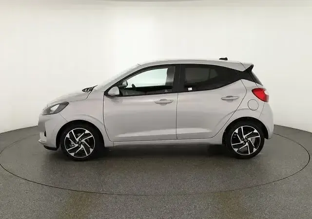 Neu Hyundai i10 63 PS (46 kW) 2025 Grau Kleinwagen