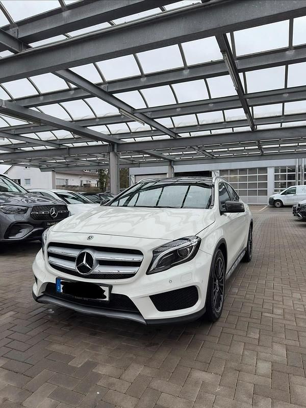 Gebraucht Mercedes GLA250 AMG 211 PS (155 kW) 2016 Weiß SUV