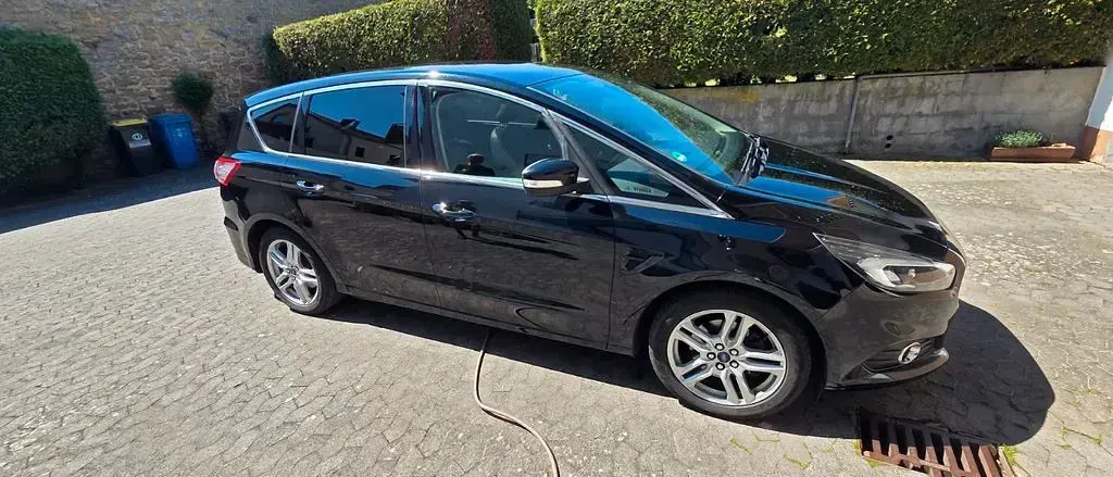 Gebraucht Ford S-MAX Titanium 179 PS (131 kW) 2016 Schwarz Van / Kleinbus