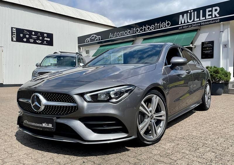 Grau Gebraucht 2020 Mercedes CLA200 Shooting Brake AMG line Plus Kombi | 25.799 € (Fairer Preis) - Bild 1/4